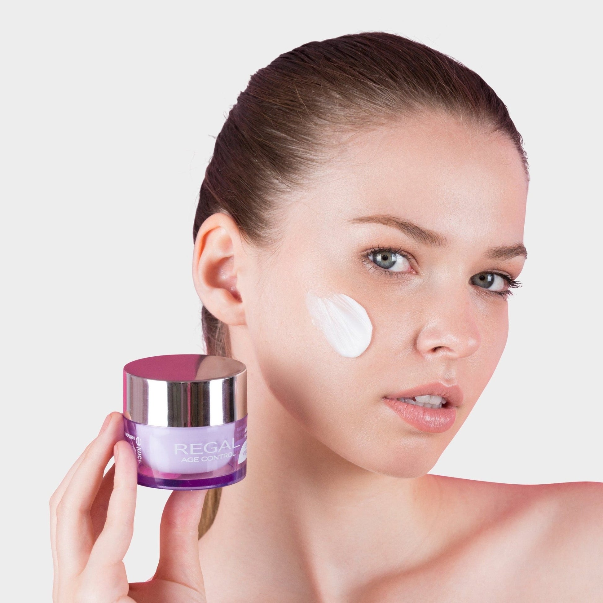 REGAL Age Control Cadeaubox Dagcrème, Nachtcrème en Serum - 105ml | MISTER33.COM