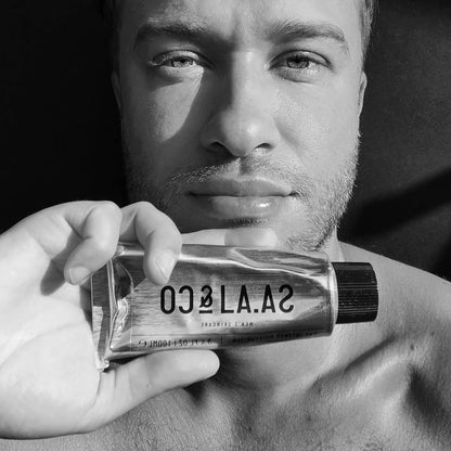 SA.AL&CO Hydraterende Gezichtsbalsem – sfeerfoto met model