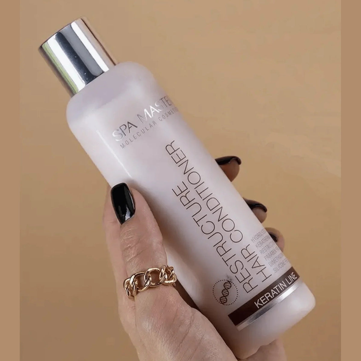 Spa Master Herstellende Keratine Conditioner – in de hand