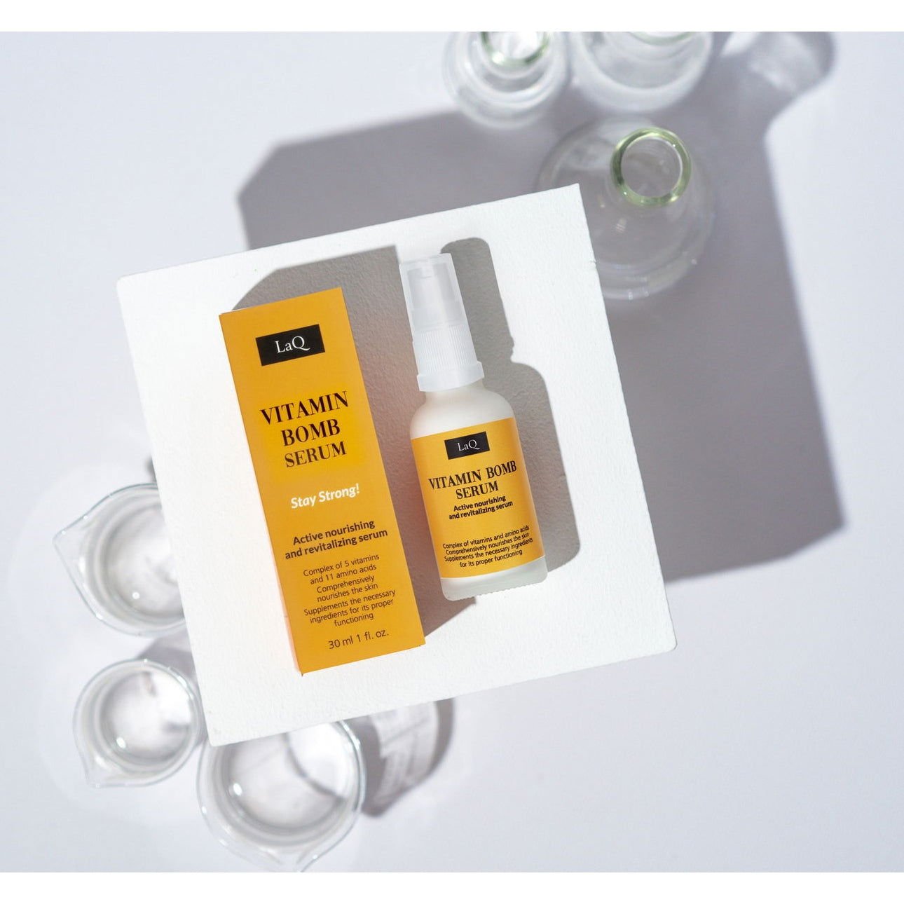 LaQ Vitamin Bomb Niacinamide Gezichtsserum tegen Doffe en Vermoeide Huid - 30ml | MISTER33.COM